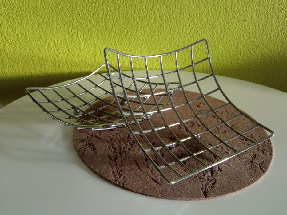 Metalowy kosz, taca  na owoce