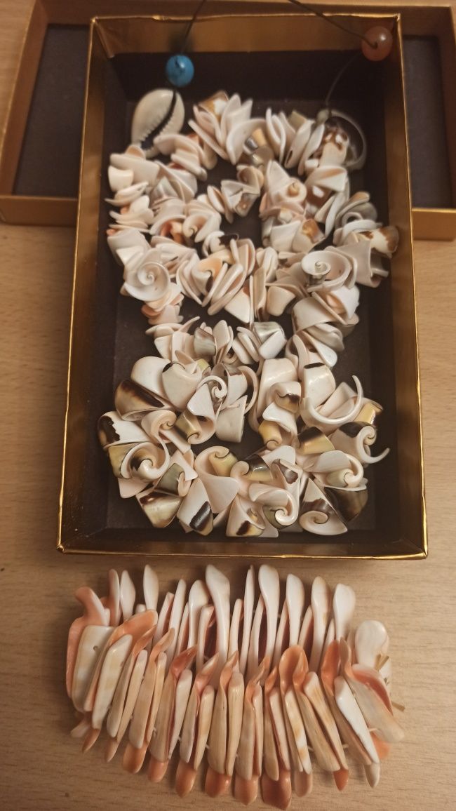 Бусы +браслеты из морской ракушки