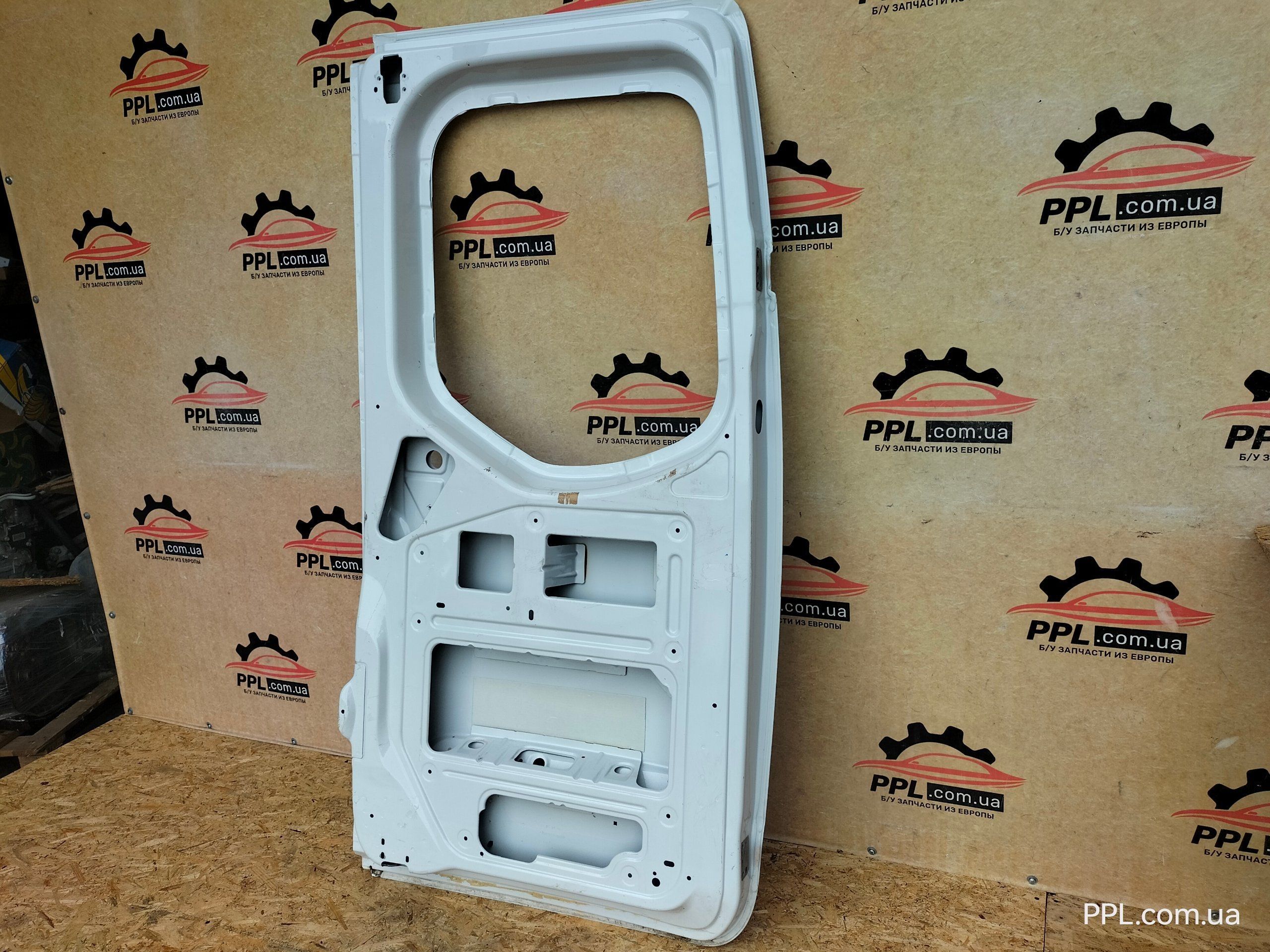 Mercedes Sprinter 907 910 W907 W910 18- дверь задняя левая A9077420400
