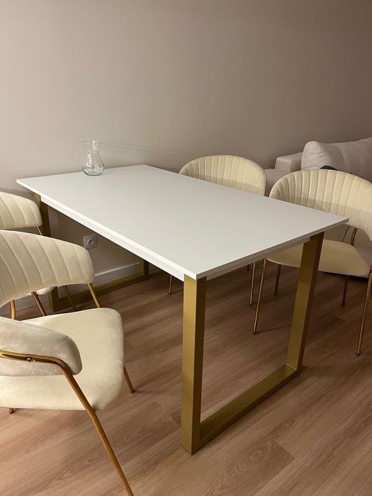 zestaw 4 krzeseł i stół rozkładany glamour