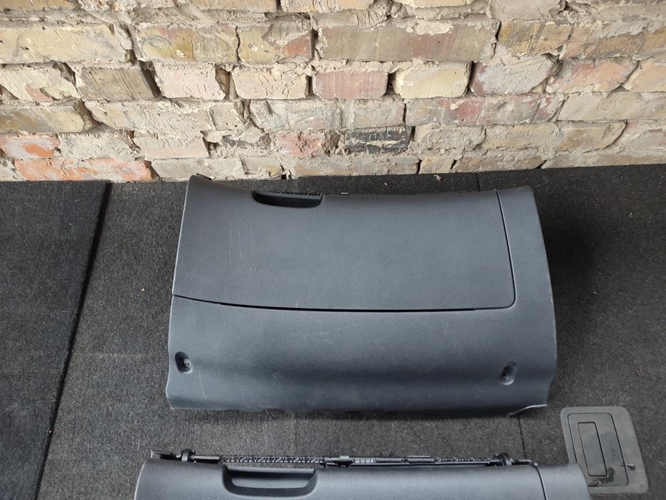 Бардачок Шкода Октавія А5 бардачок пасажира салона Skoda Octavia A5