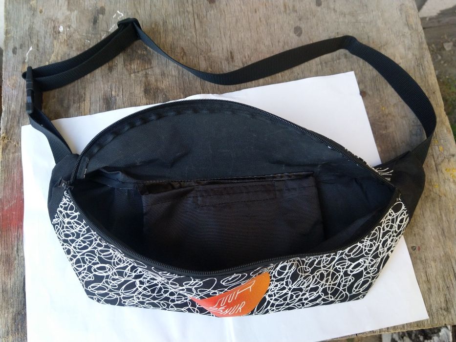 Сумка - бананка из водоотталкивающей ткани.