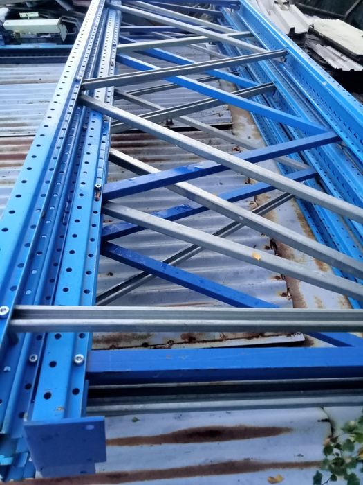 Regał na ciężkie przedmioty