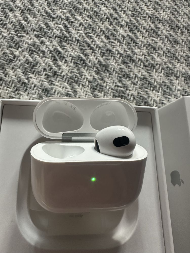 AirPods series 3 original  кейс и правый наушник