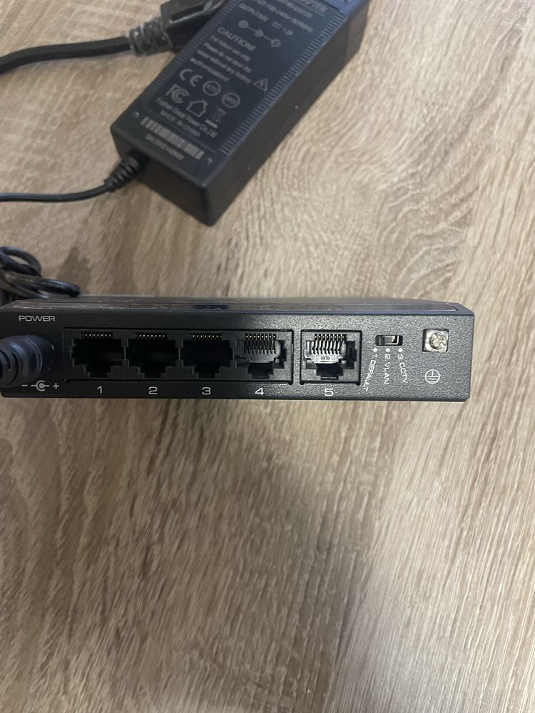 4-портовый PoE коммутатор UTEPO SF5P-HM