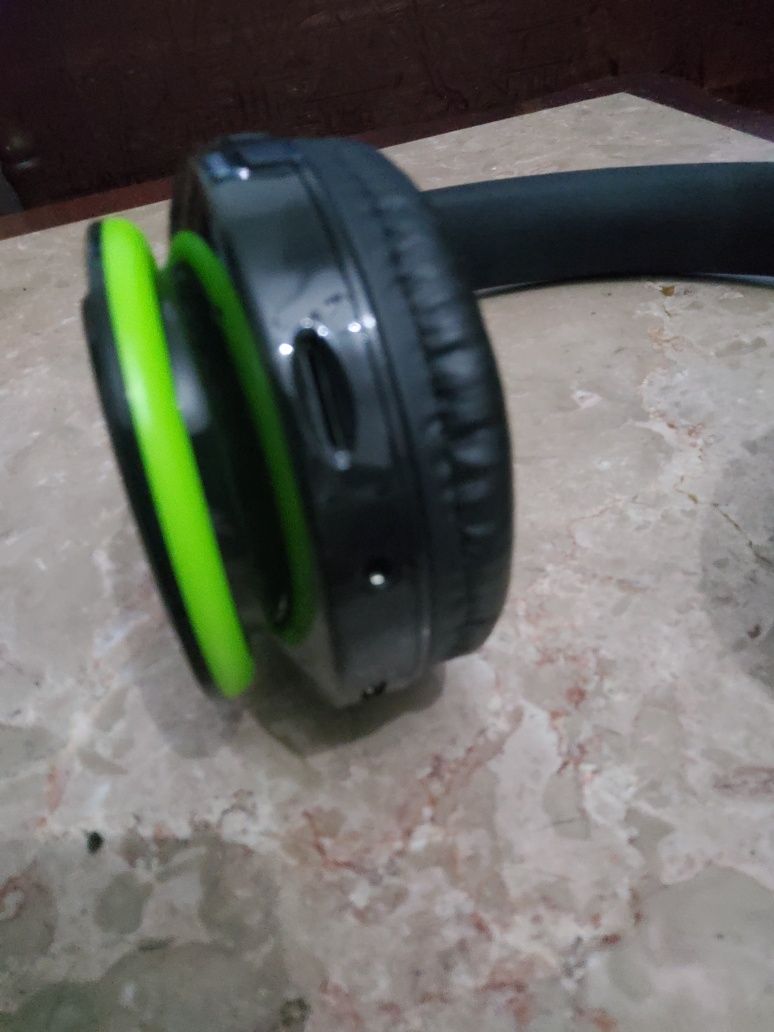 Fhones bluetooth com rádio e USB muito boa qualidade de áudio recarreg