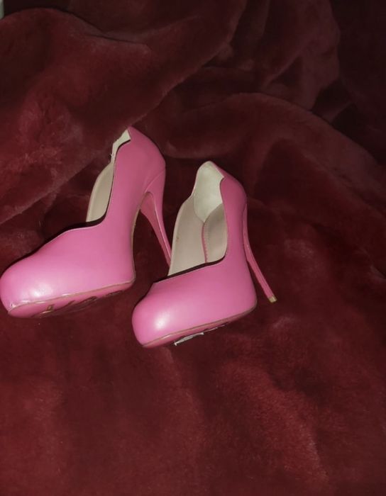 Sapatos de Salto Red Valentino