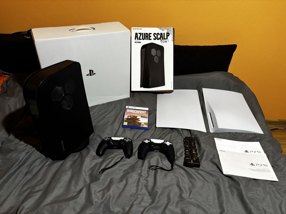 Konsola PlayStation 5 z napędem w zestawie z grą i innymi dodatkami