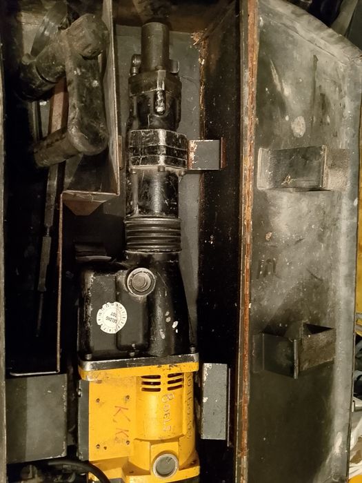 Młot wyburzeniowy Kango 900