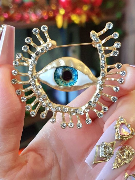 Broche pregadeira alfinete surrealista olho colorido dourado satinado