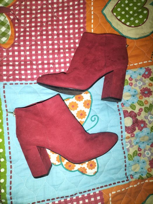 Botas de salto vermelhas