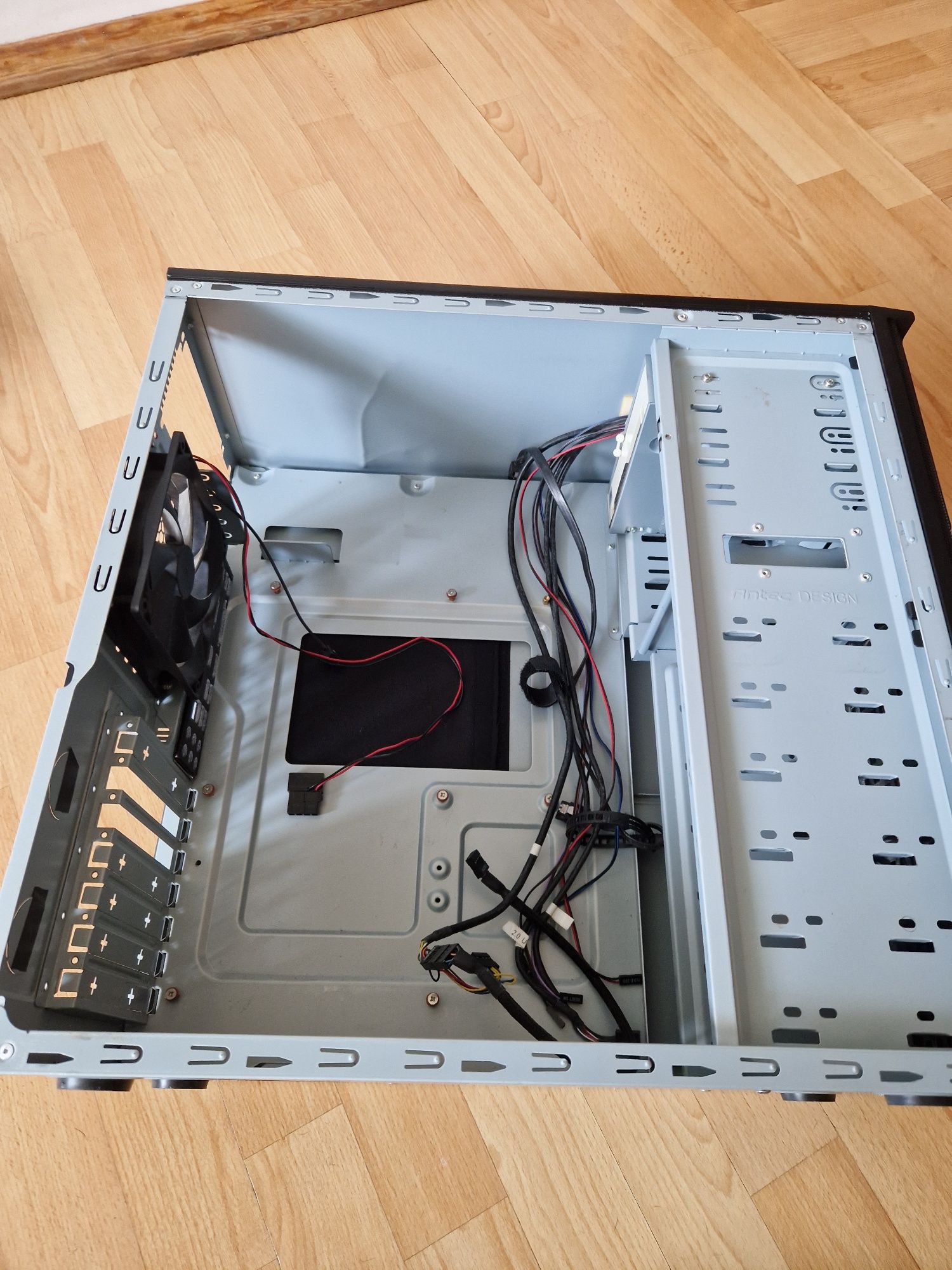 ANTEC брендовий корпус +кулер для системного блока