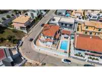 Moradia T5 (isolada) com piscina - Vale Ana Gomes - Setúbal