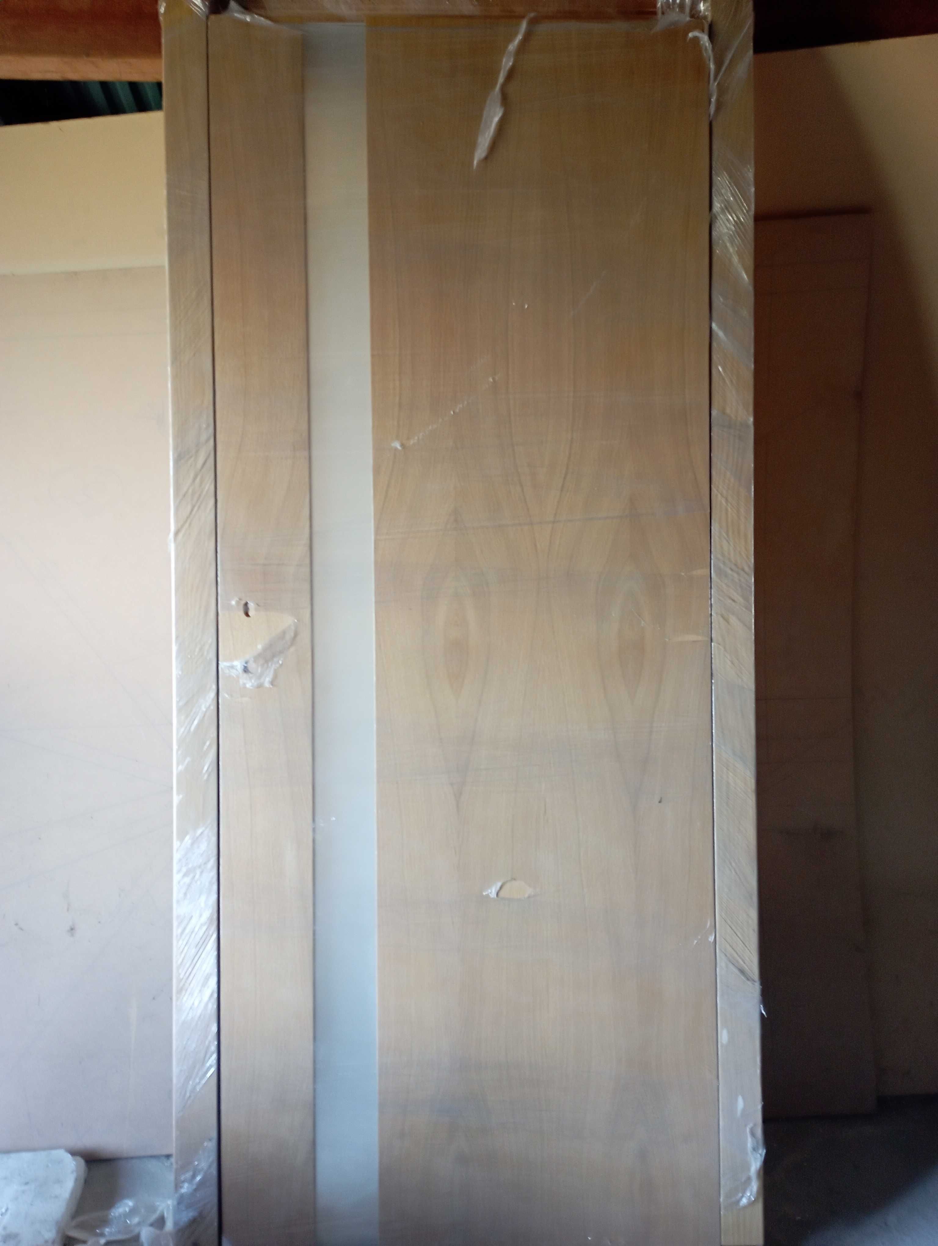 Drzwi  drewniane wewnętrzne z futryną