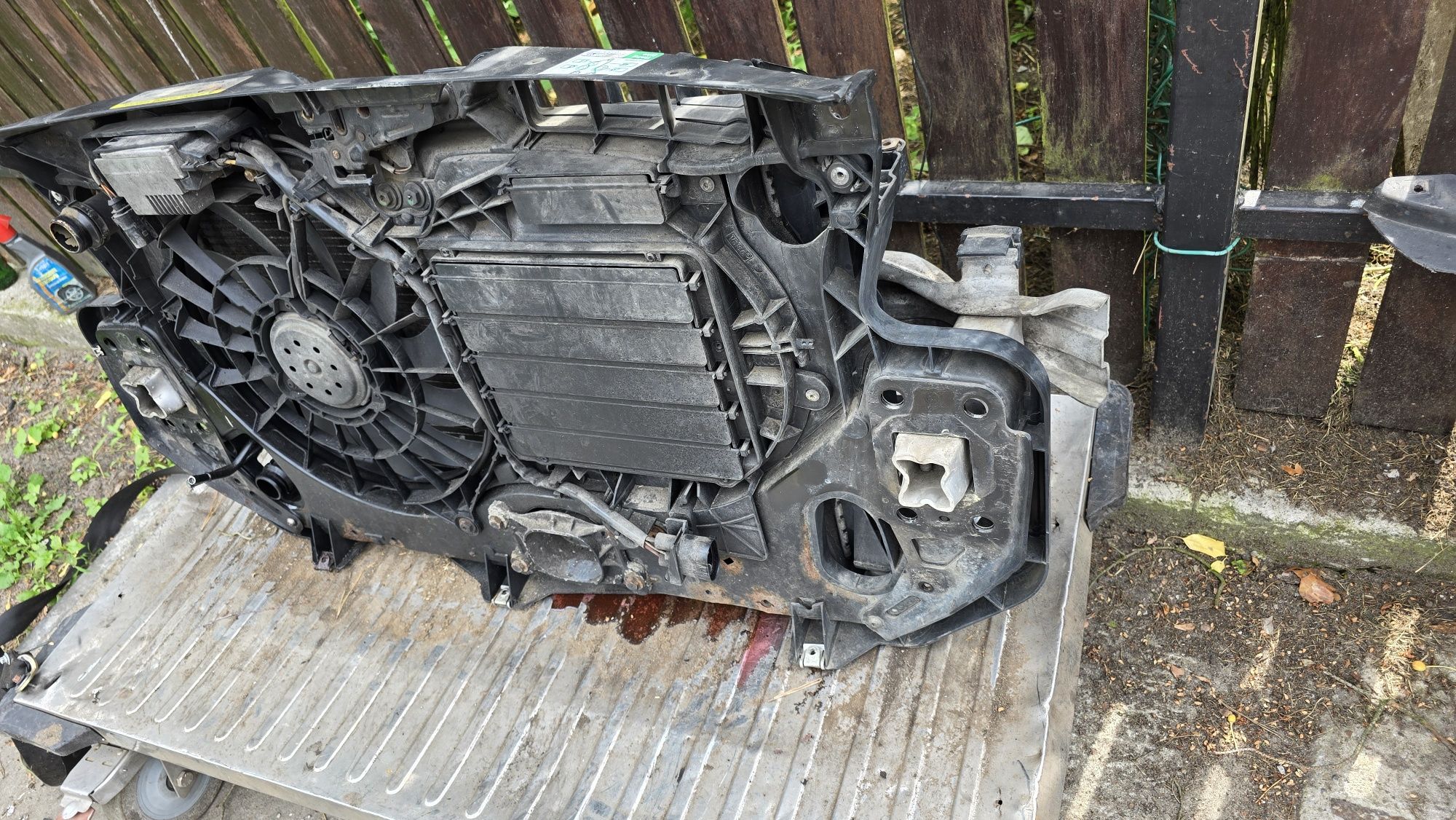 Pas przedni z chłodnicami Audi A6 C6 2.0 tdi manual