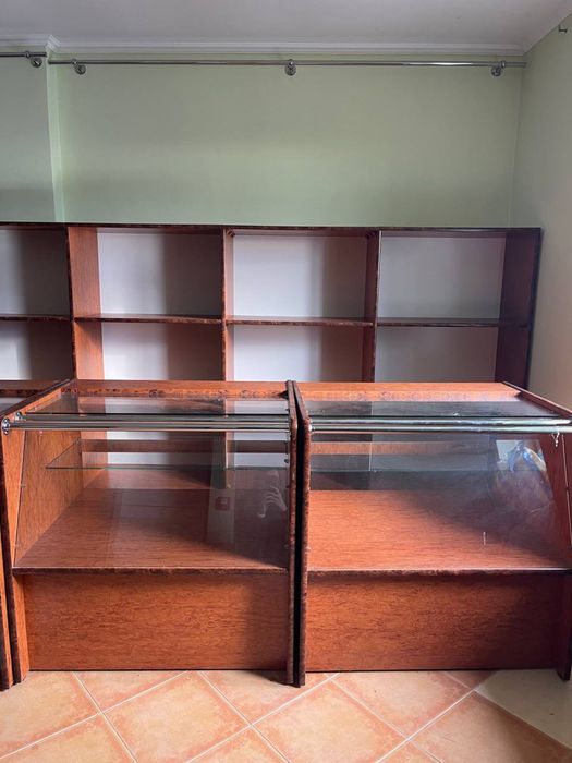 Продам стелажі,прилавки в магазин