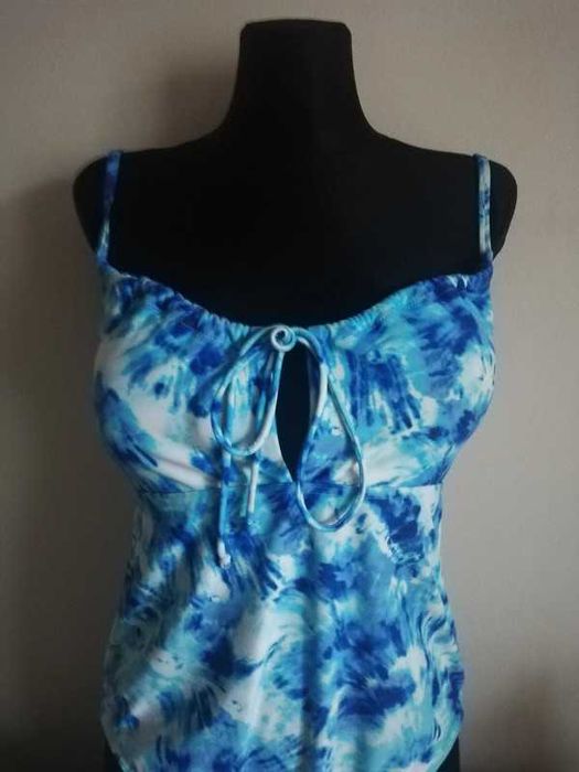 Niebieski strój kąpielowy jednoczęściowy