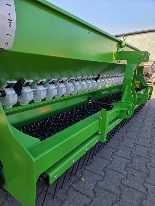 Siewnik do traw Zumrut S-3000