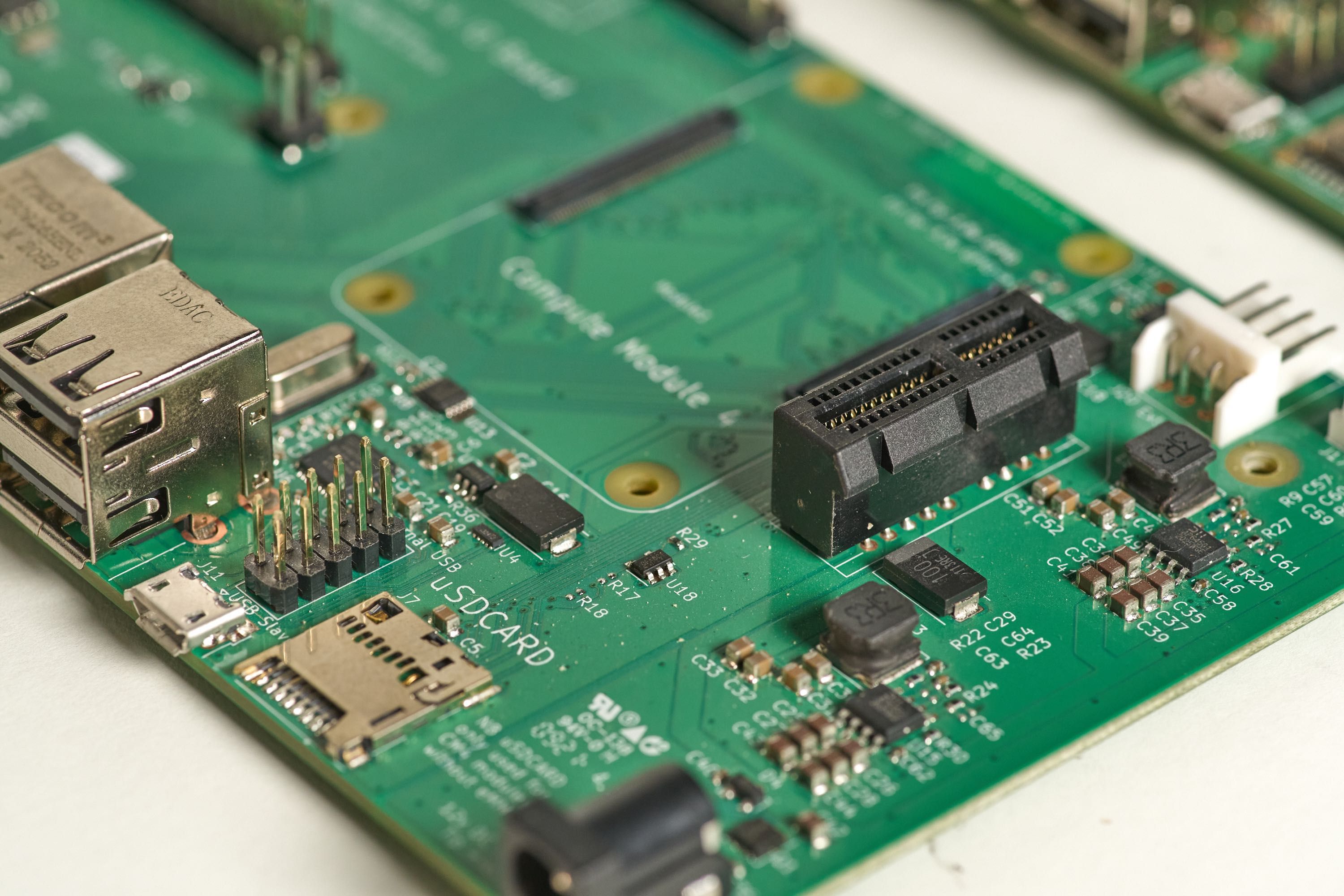 Raspberry pi compute module 4 + i/o board 8bg + 16gb Bluetooth e wifi