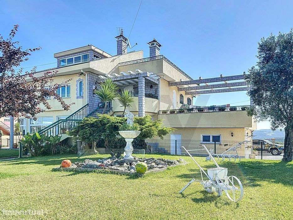 Moradia T6 Individual com Loja Comercial e Área Industrial – Oportunid