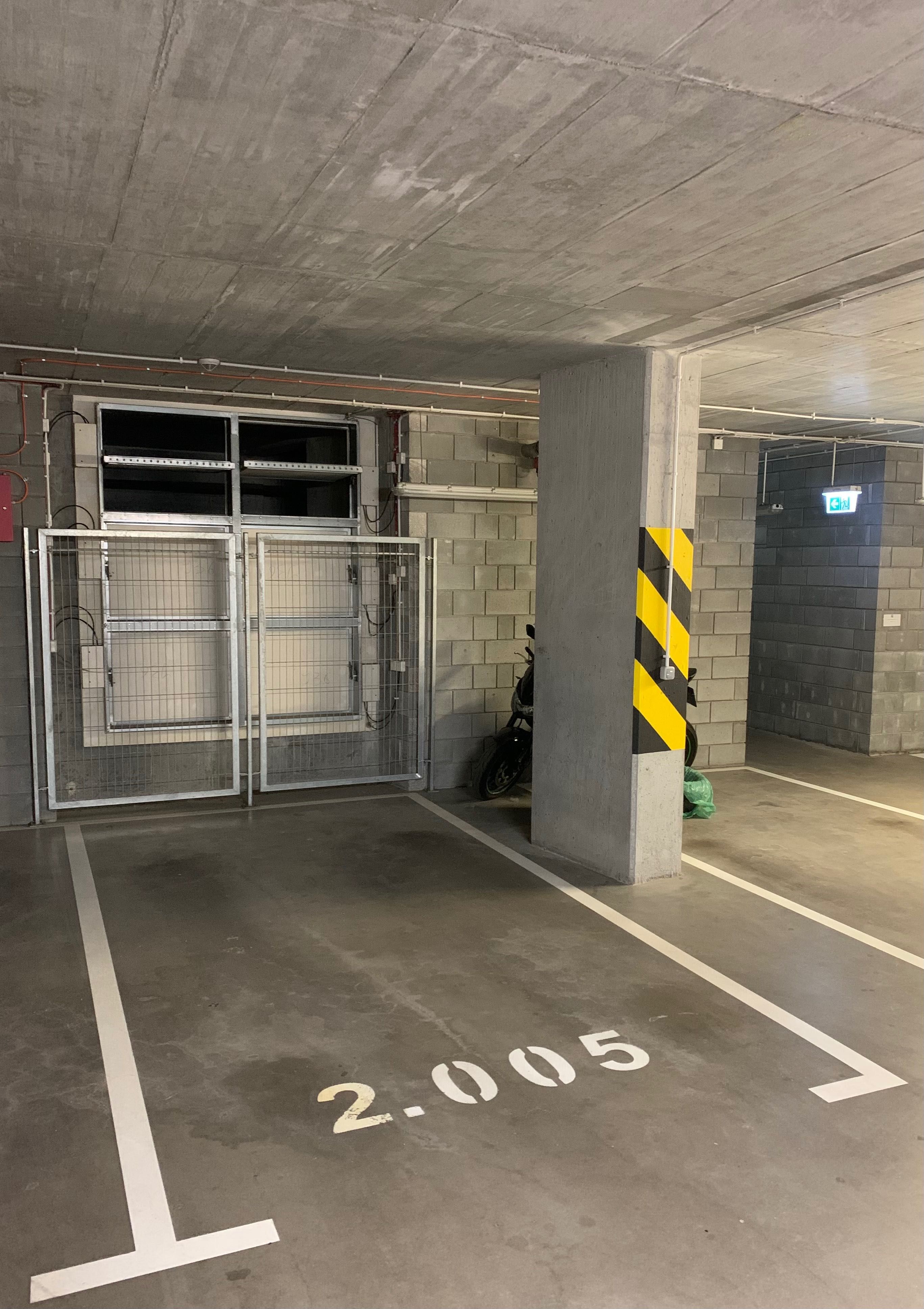 Sprzedam podziemne miejsce parkingowe garaż ul. Kłobucka 8, Ursynów