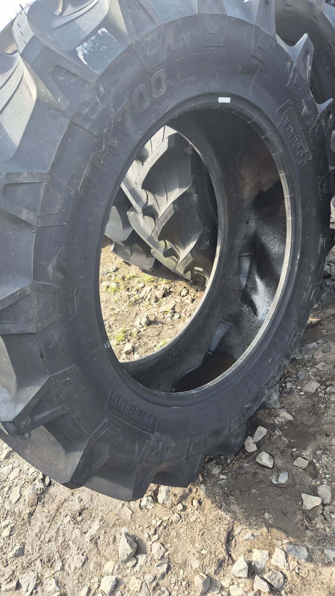 Opona rolnicza pirelli tm700 380/70r28 13.6r28 nowa