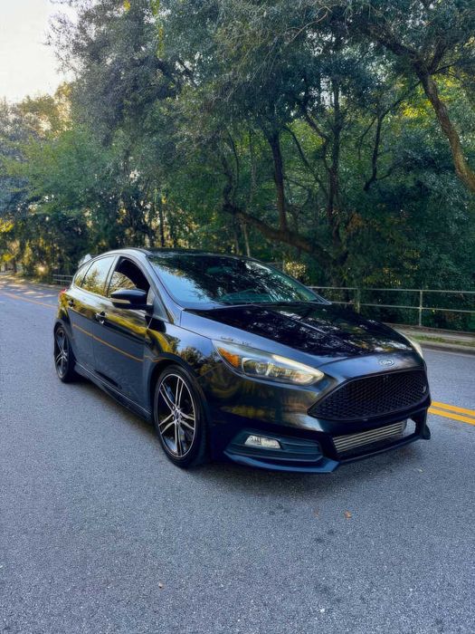 Ford Focus ST      2016