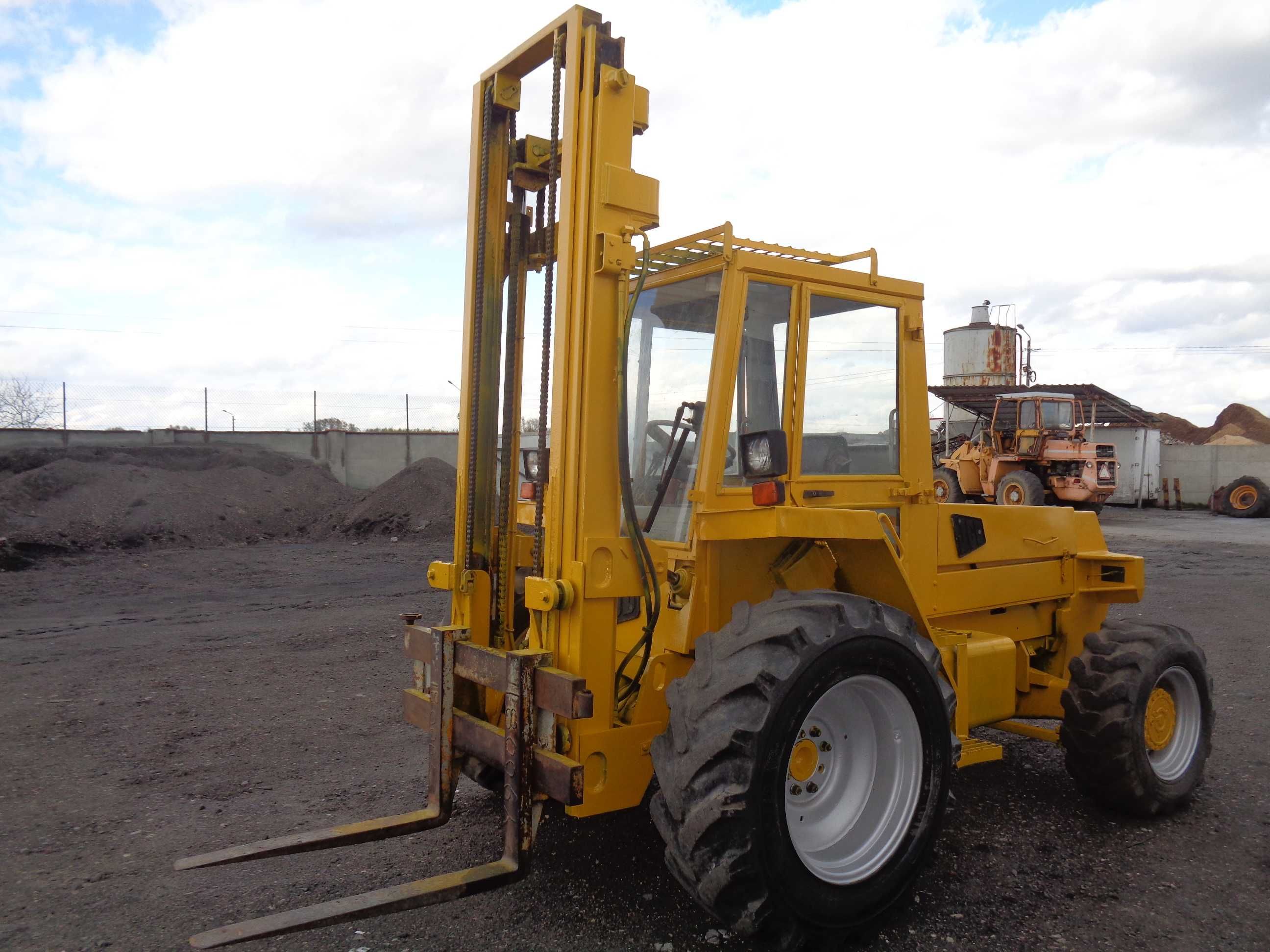 Wózek widłowy terenowy JCB 926 triplex 4x4