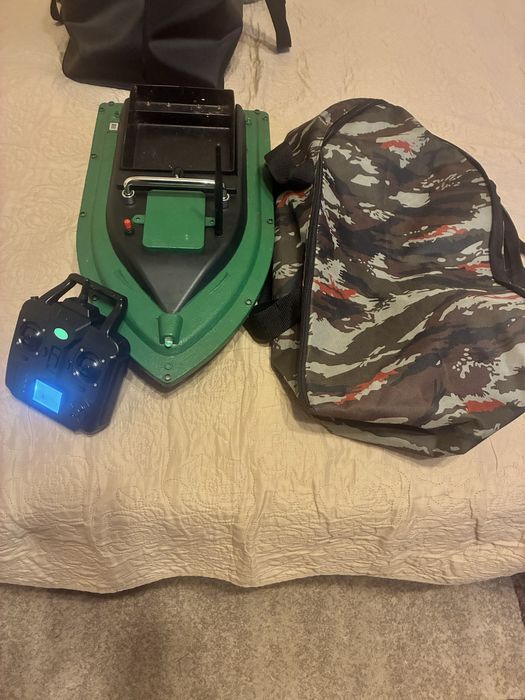 Lodka zanetowa z gps  po jednym sezonie + echosonda + akcesoria