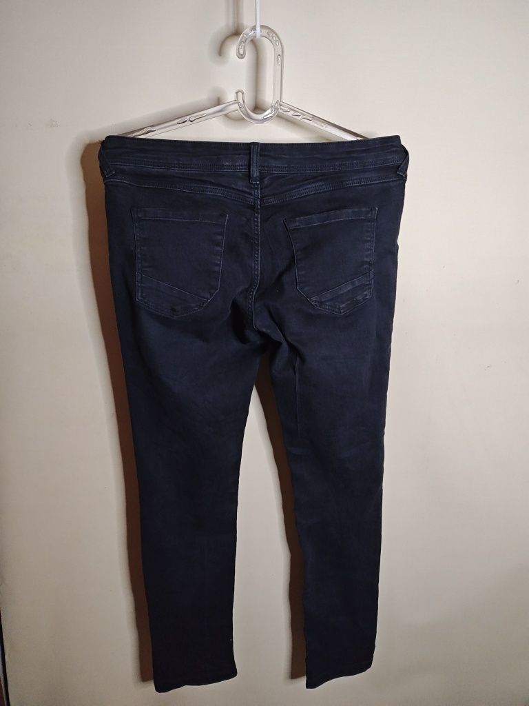 Czarne spodnie jeansy rurki Denim 1982 roz. 38 / M