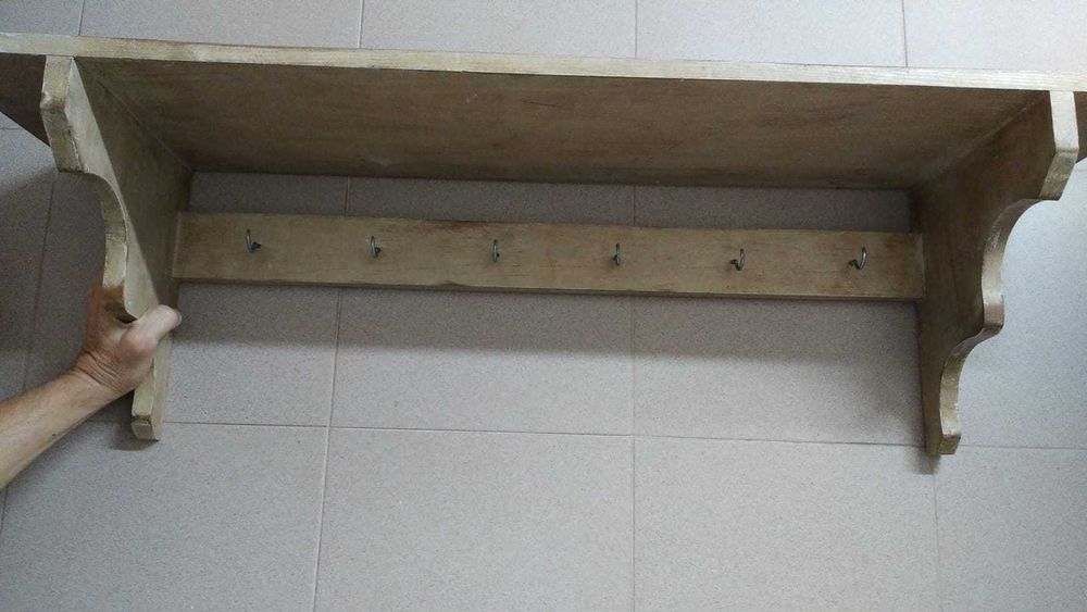 Vende-se prateleira para livros ou loiça