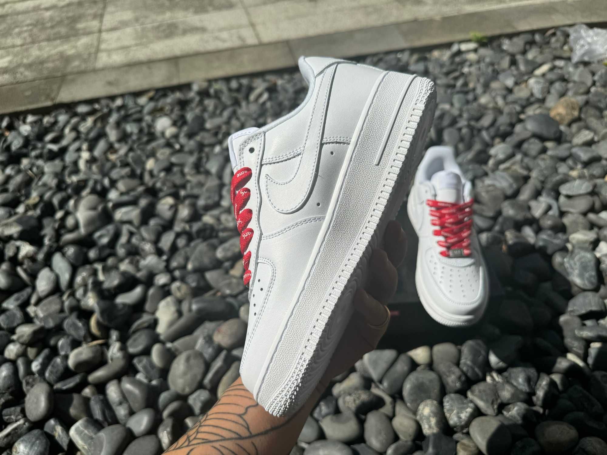 Nike Air Force 1 Low Supreme White r.43
