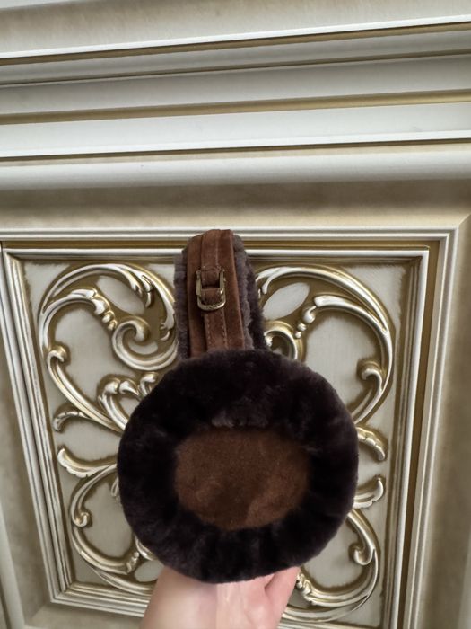Натуральні навушники з овчини UGG