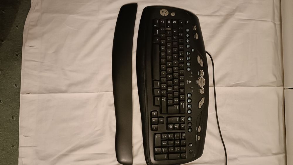 Klawiatura komputerowa Logitech multimedialna