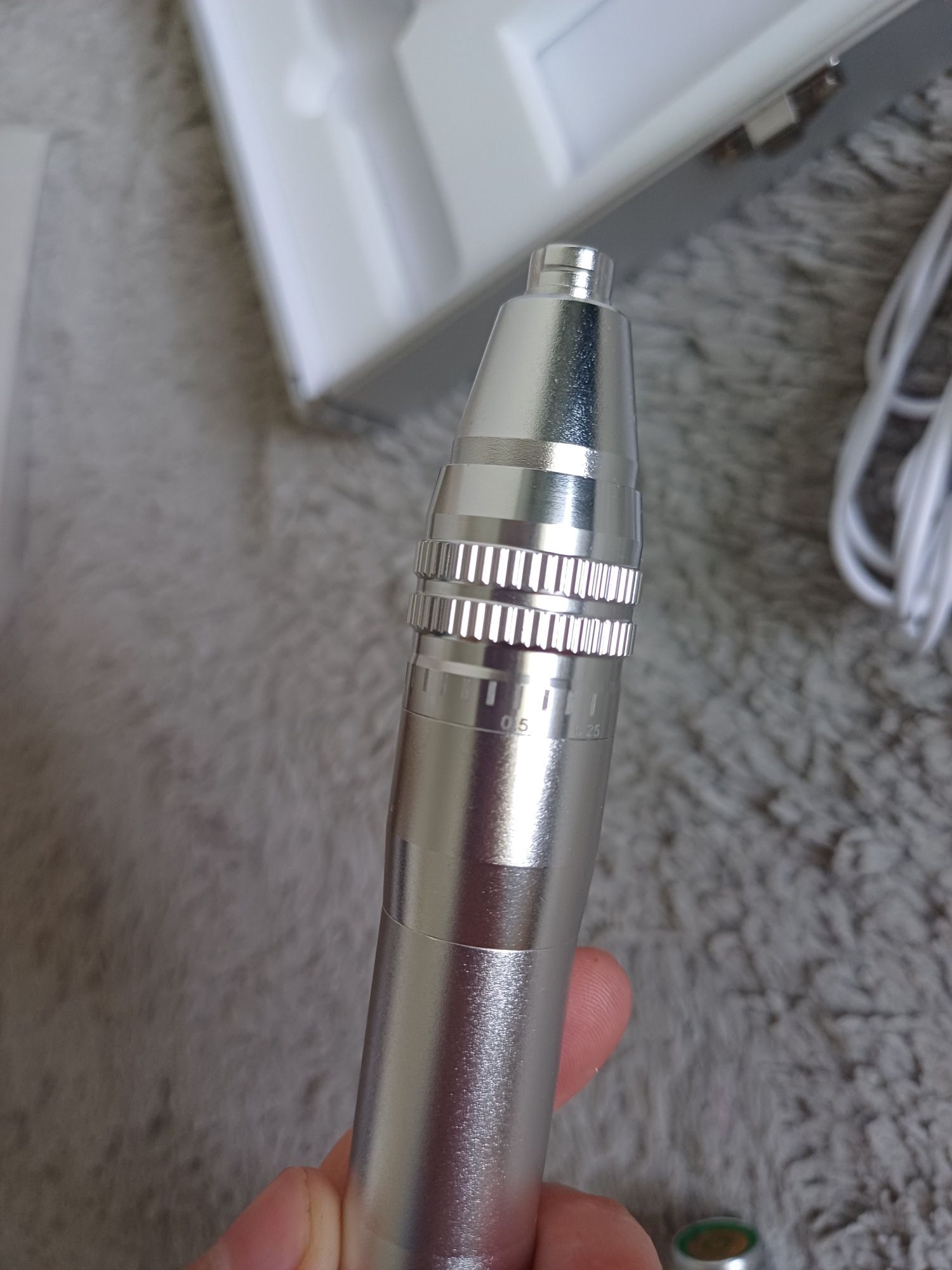 Elektryczny Derma Pen- elektryczne urządzenie do mironakłuwania skóry