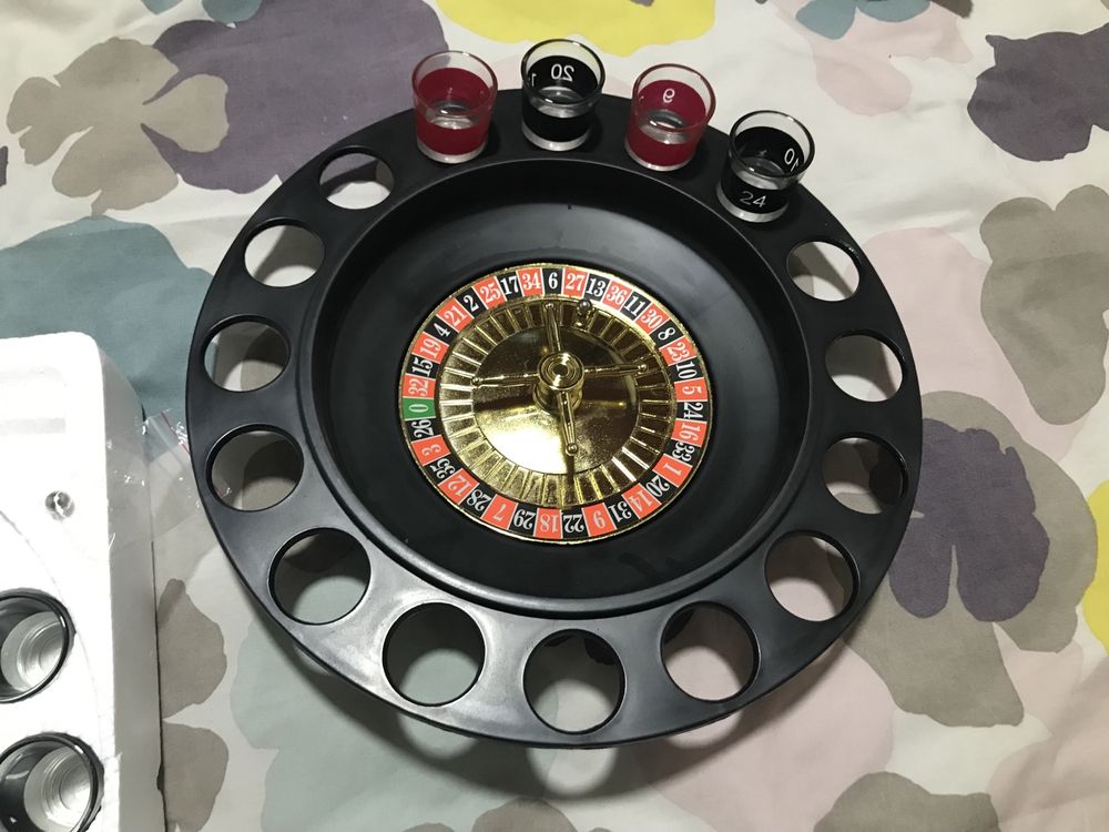 Drinking Roulette Set / Jogo de Roleta com Copos