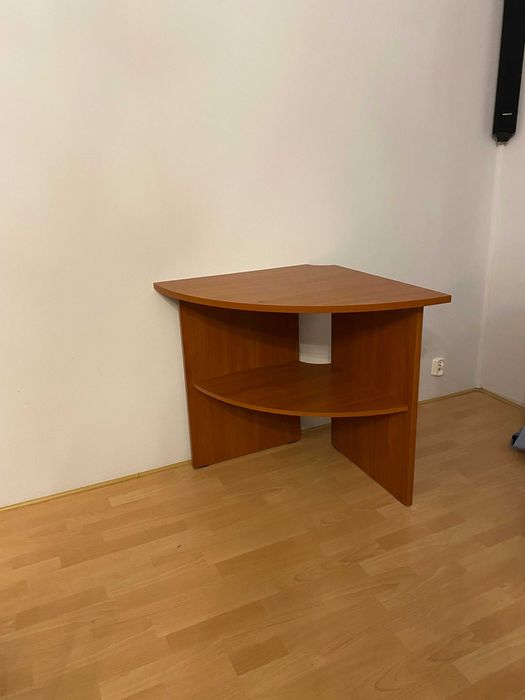 zestaw biurek z narożnikiem