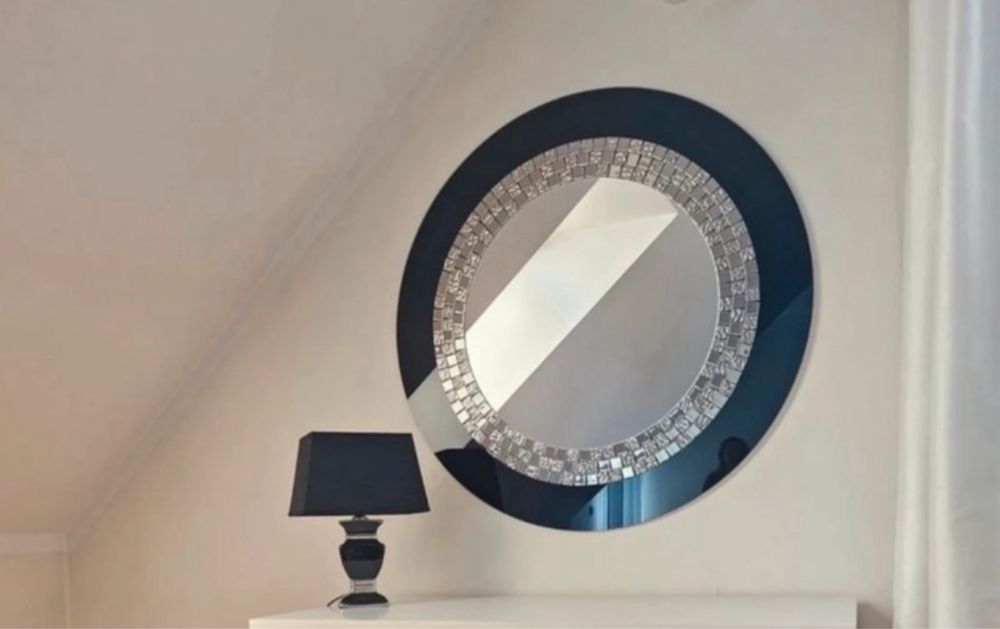 Piekne okrągłe lustro w stylu glamur