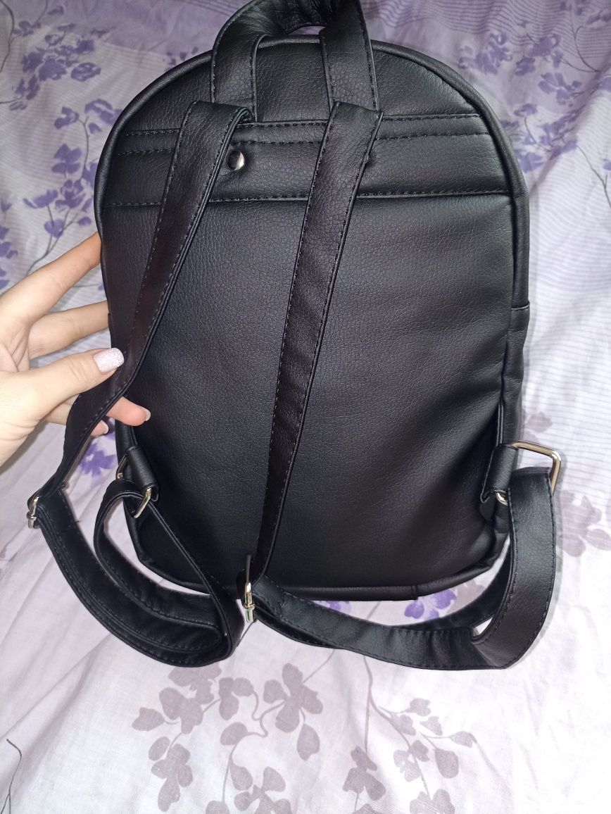Рюкзак чорного кольору