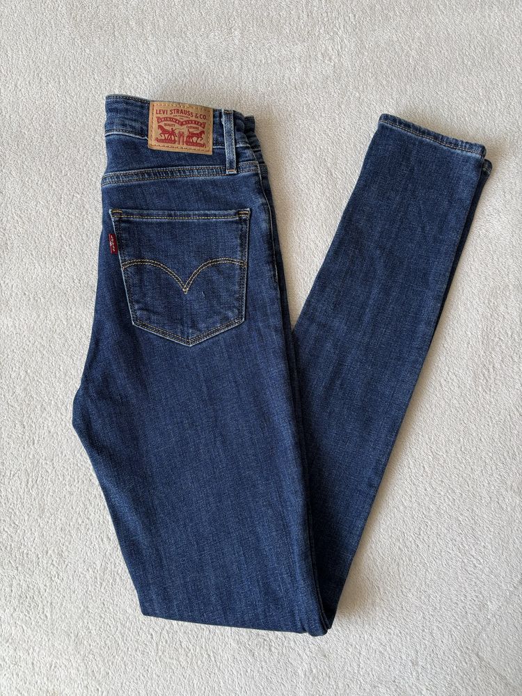 Granatowe spodnie z wysokim stanem 721 High Rise Skinny W26 L32 Levi’s