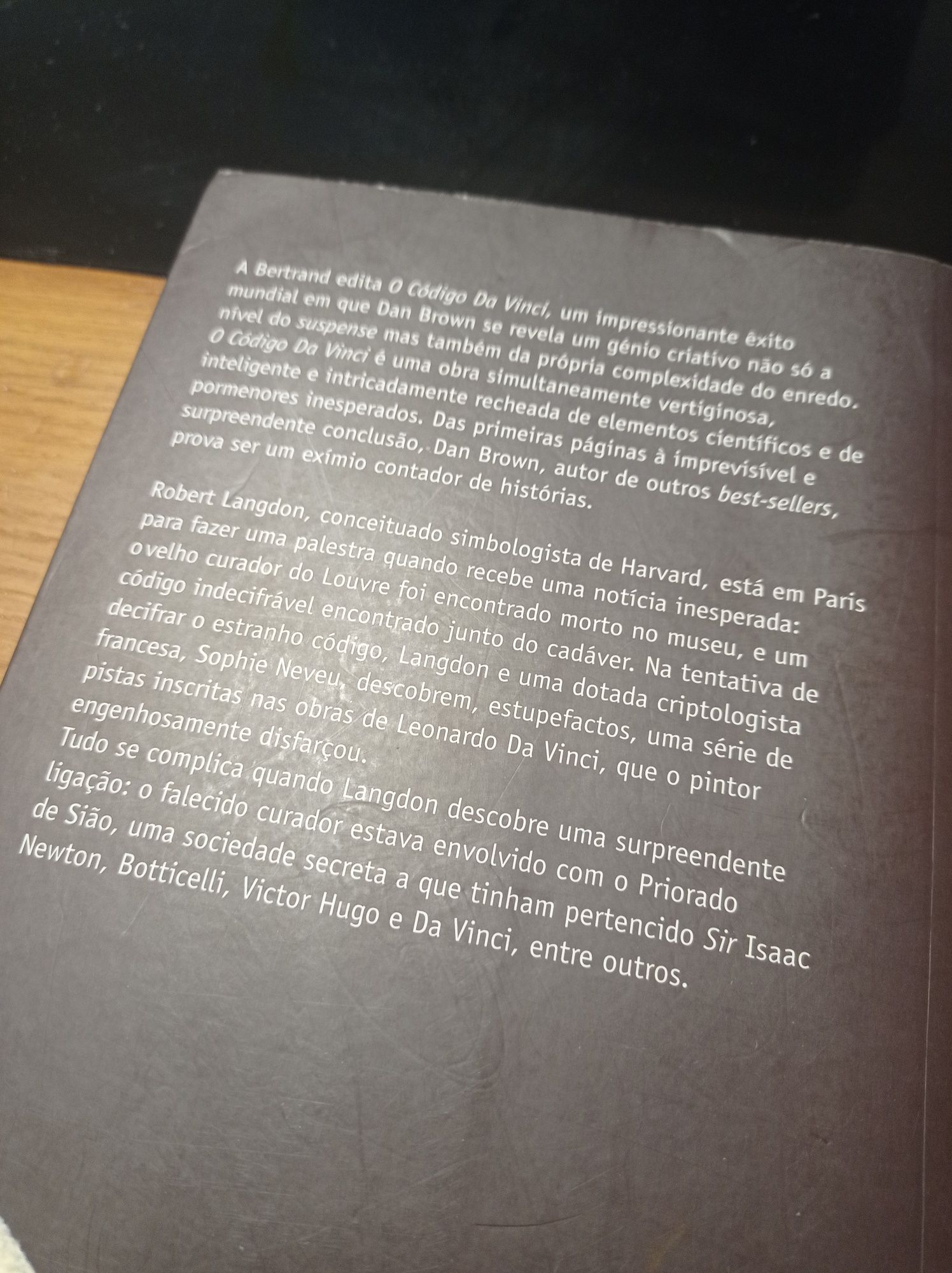 Livro " O Código de da Vinci" de Dan Brown
