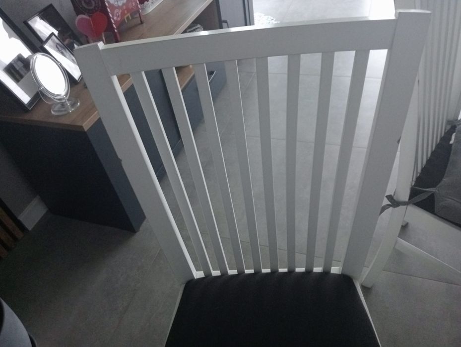 Stół rozkładany z krzesłami 135x86+50