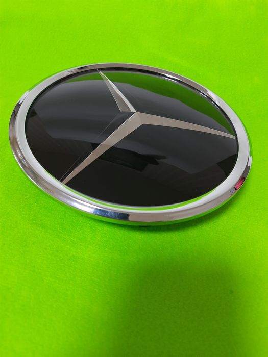 A1648880411 Емблема в решітку радіатора під дістронік Mercedes