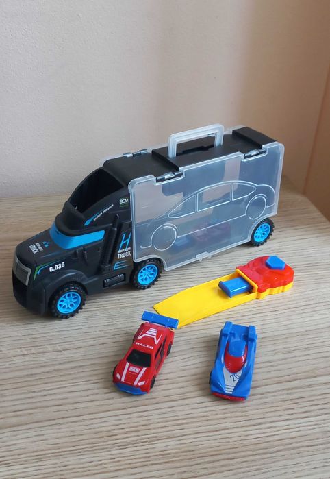 Дитяча парковка-гараж та трейлер з машинами