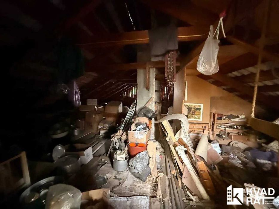 Особняк з гаражем біля ТЦ Арсен та Епіцентру