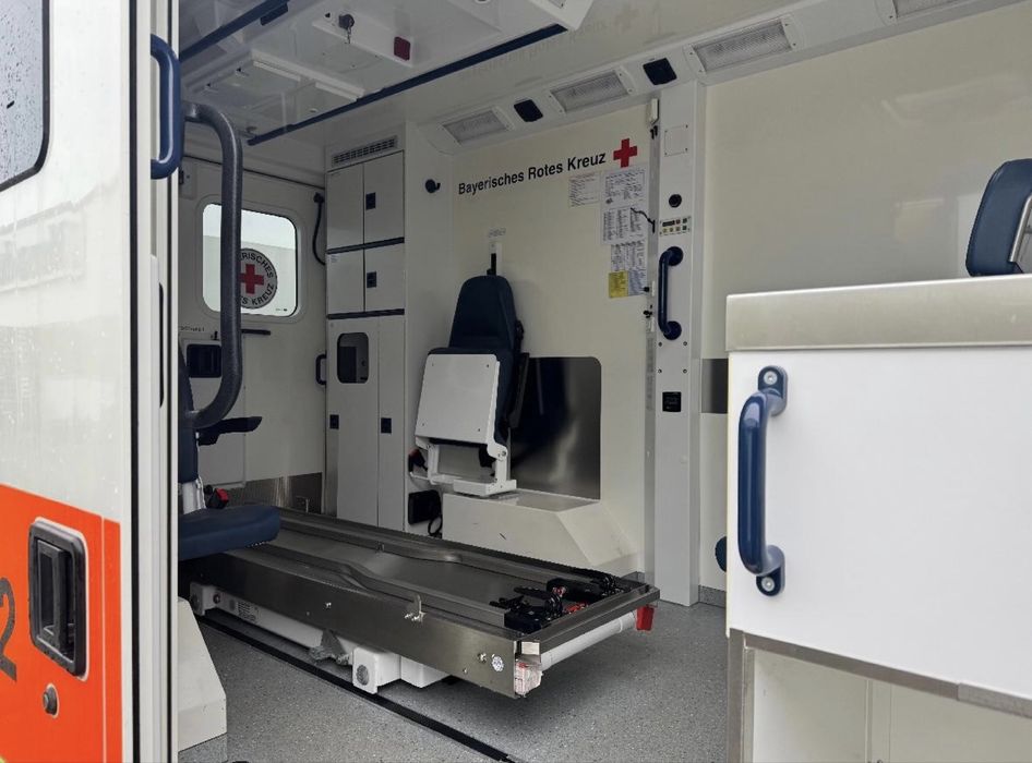 Mercedes - Benz. Sprinter 519 CDI. 4x4. Kamper. Karetka. Ambulans.