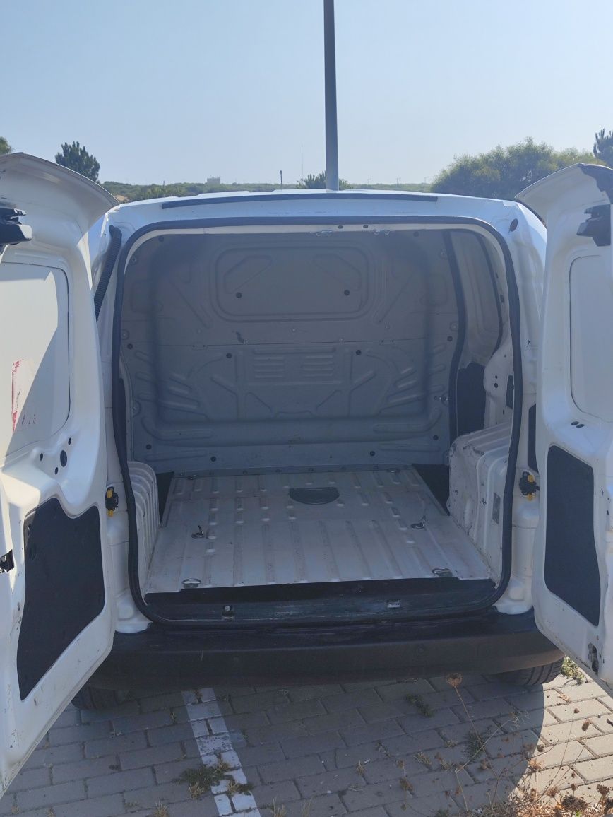 Fiat fiorino 2014
Diesel
A/c
Sensores estacionamento 
Revisão feita
Pr