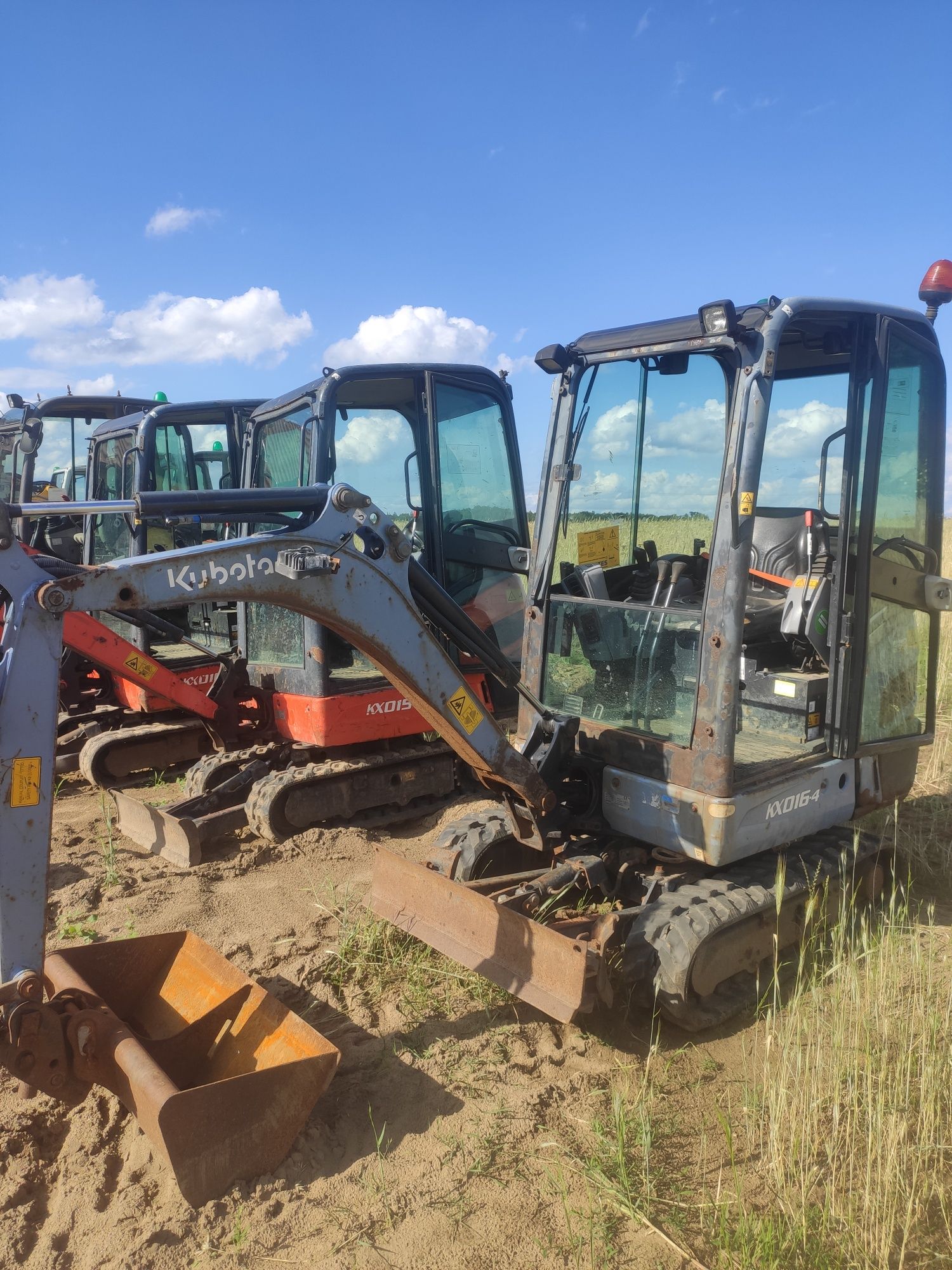 Wynajem minikoparki 1-9t