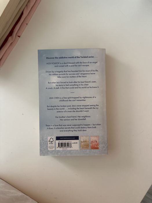 Livro twisted love em ingles