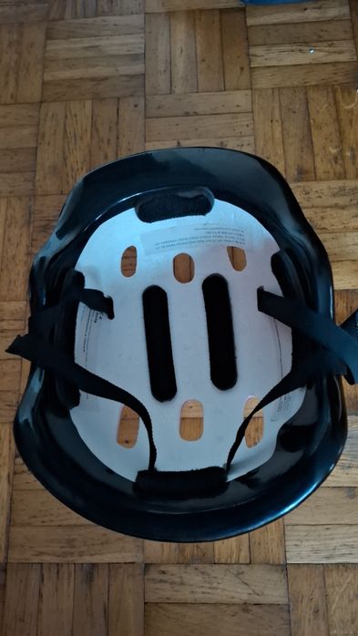 Kask dla użytkowników deskorolek łyżwyorolek wrotek i rowerzystów  M